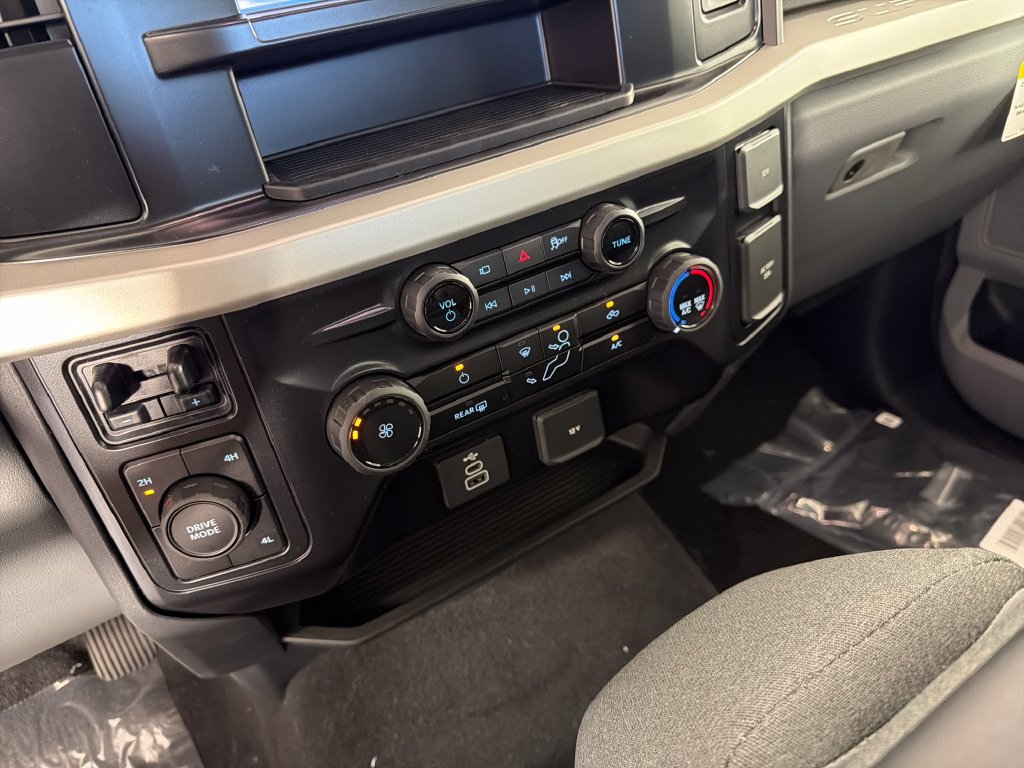 New 2027 Ford F350 XLT w/ 360-Degree Camera Package AWD/4WD image 15