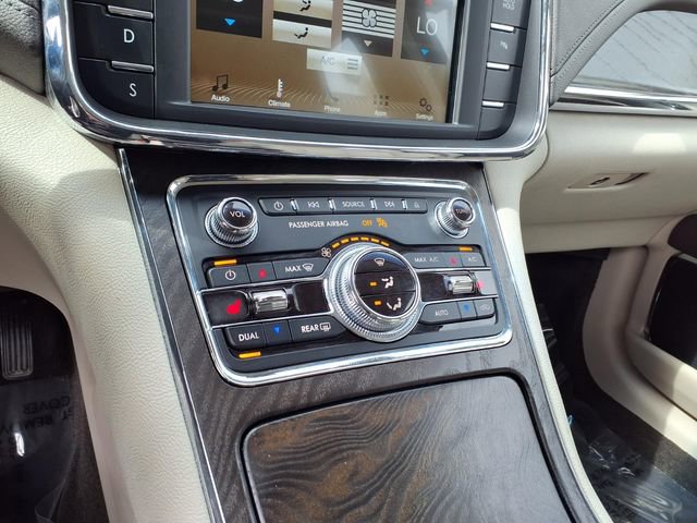 Used 2018 Lincoln Continental Premiere FWD image 16