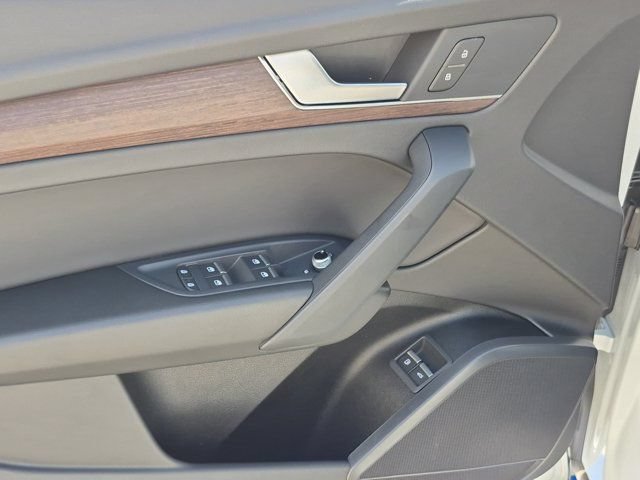 Used 2025 Audi Q5 e Premium AWD/4WD image 14
