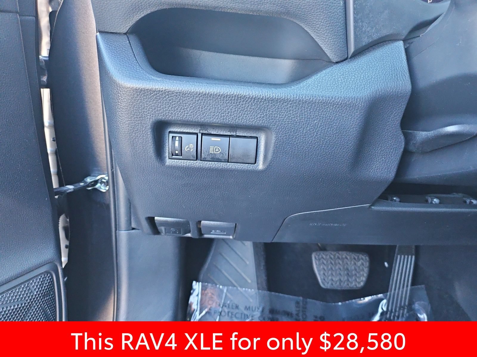 Used 2024 Toyota RAV4 XLE FWD image 25