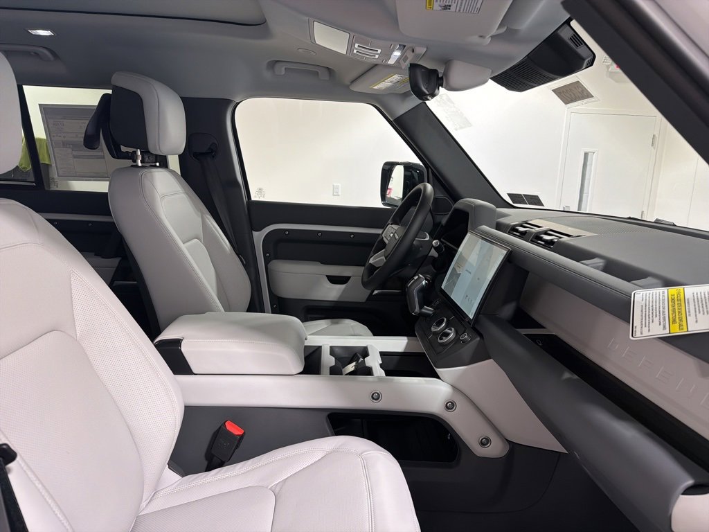 New 2026 Land Rover Defender 110 X-Dynamic SE image 25