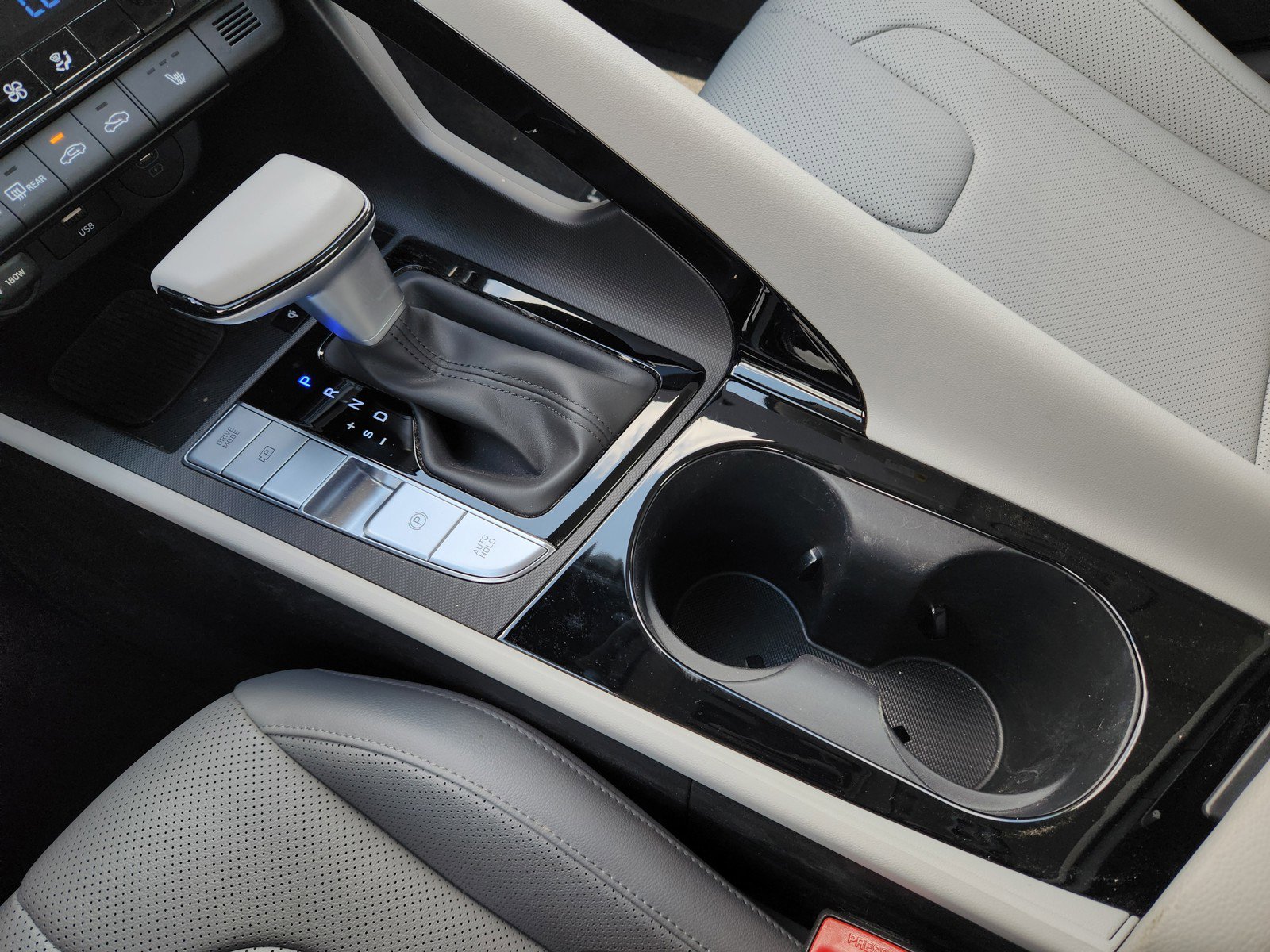 Certified 2025 Hyundai Elantra Limited FWD image 16