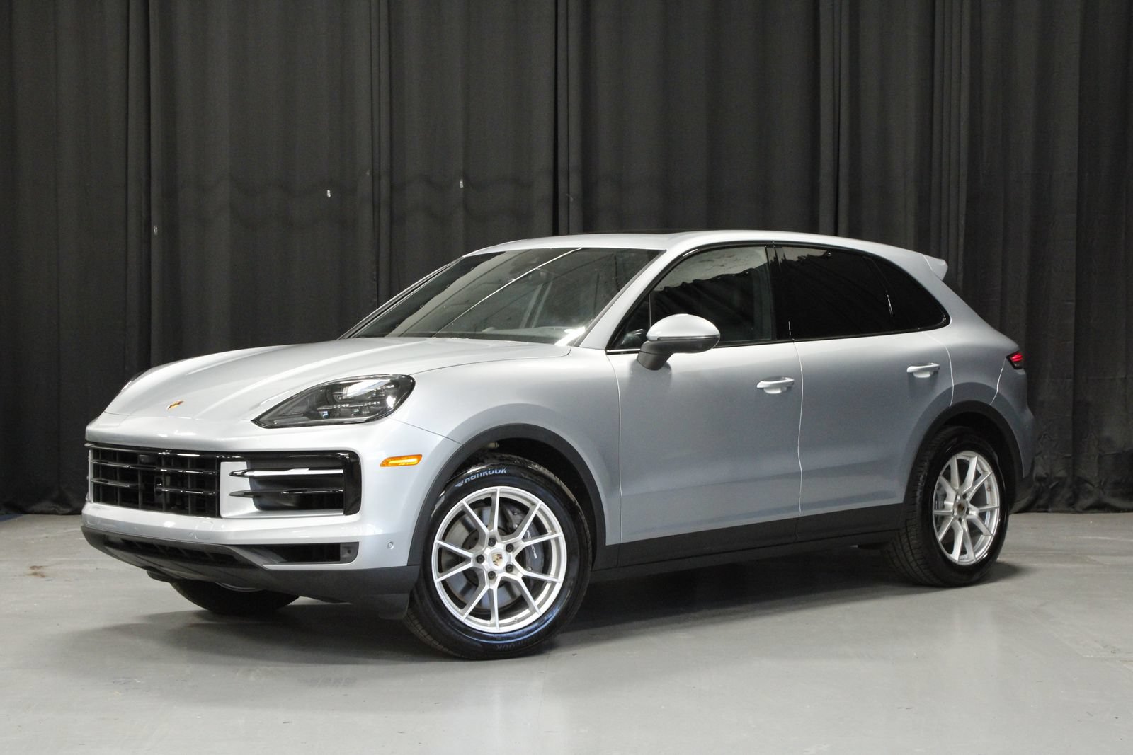 Certified 2025 Porsche Cayenne AWD/4WD image 1