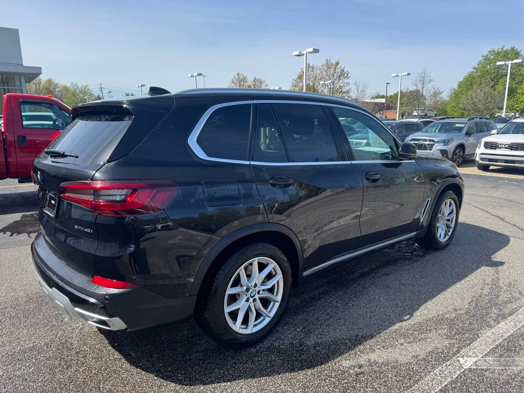 Certified 2023 BMW X5 xDrive40i w/ Premium Package AWD/4WD image 5