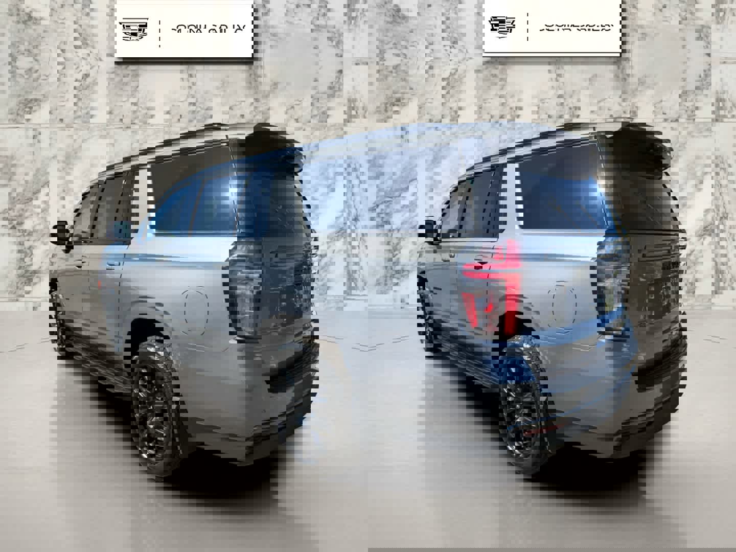 Used 2022 Chevrolet Suburban RST w/ Luxury Package image 2