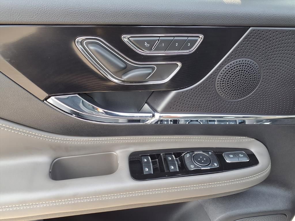 Used 2025 Lincoln Corsair FWD image 13