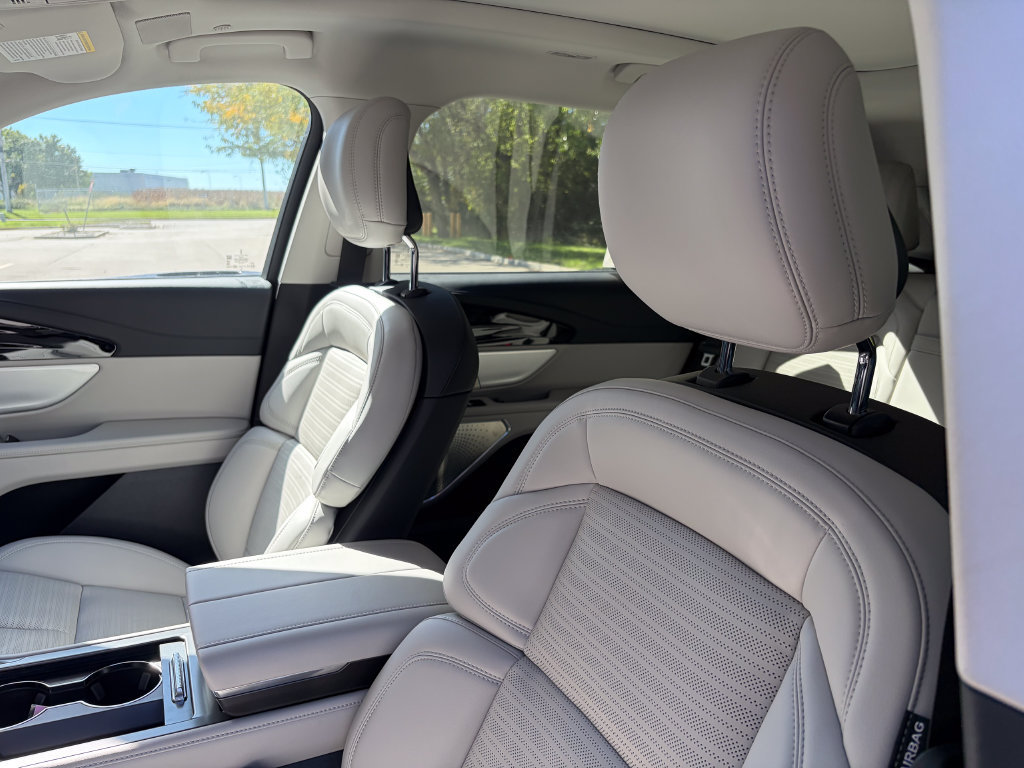 New 2026 Lincoln Nautilus Reserve AWD/4WD image 11