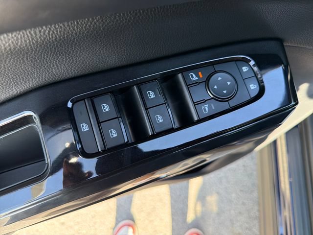 Used 2022 Nissan Pathfinder SV AWD/4WD image 18