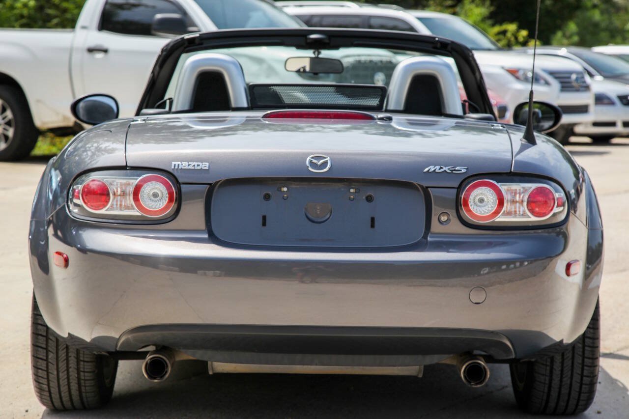Used 2006 MAZDA MX-5 Miata Grand Touring w/ Premium Pkg RWD image 16