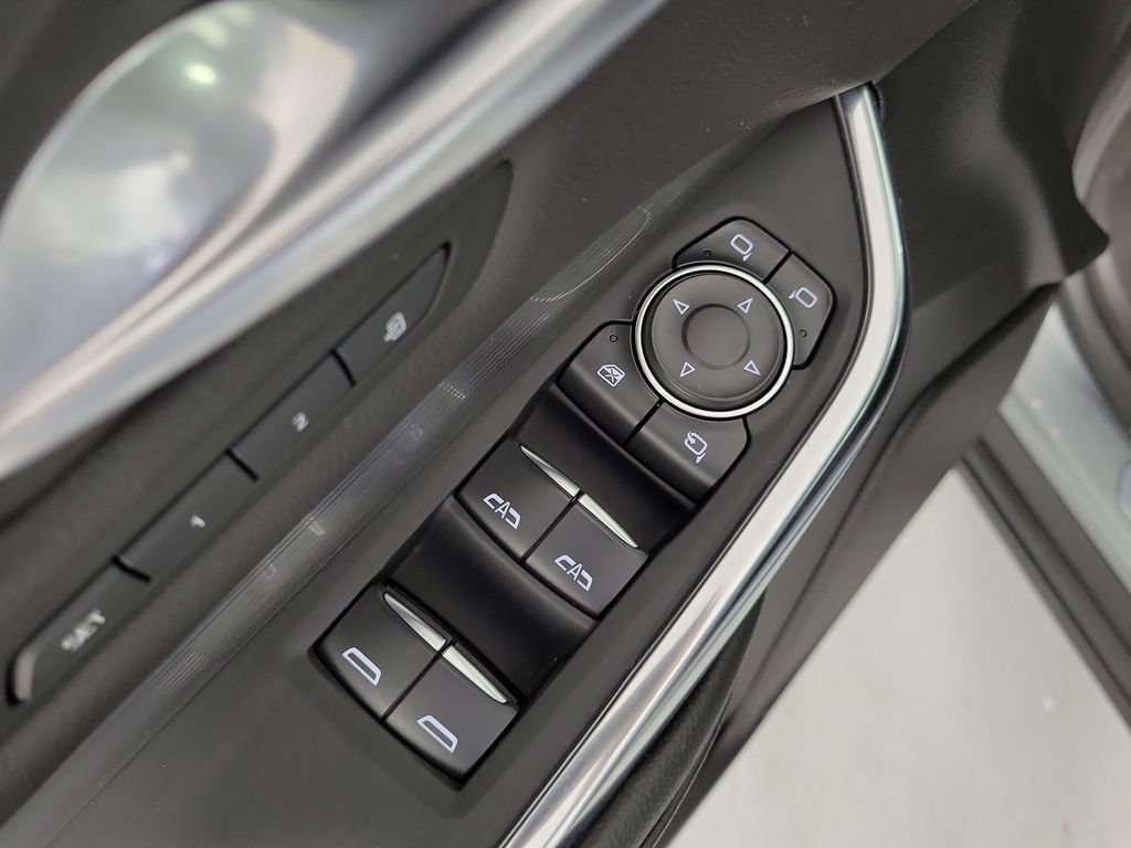 Used 2025 Cadillac XT4 Premium Luxury FWD image 18