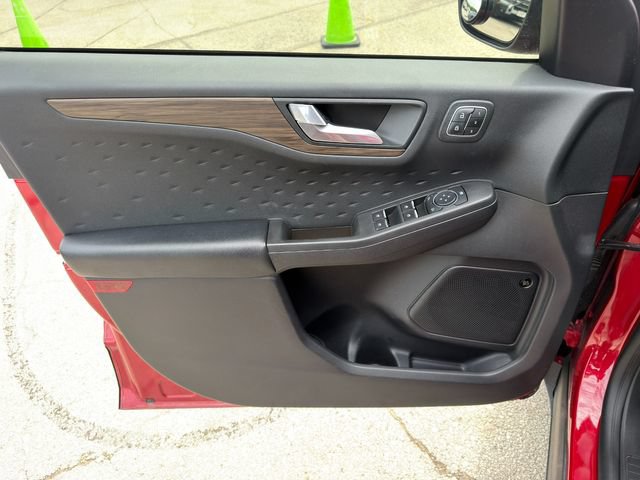 Used 2020 Ford Escape Titanium AWD/4WD image 18