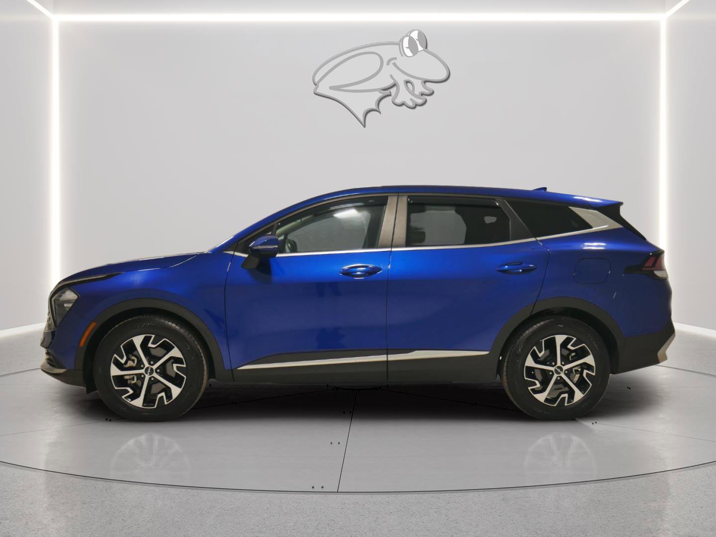 Used 2023 Kia Sportage EX image 2