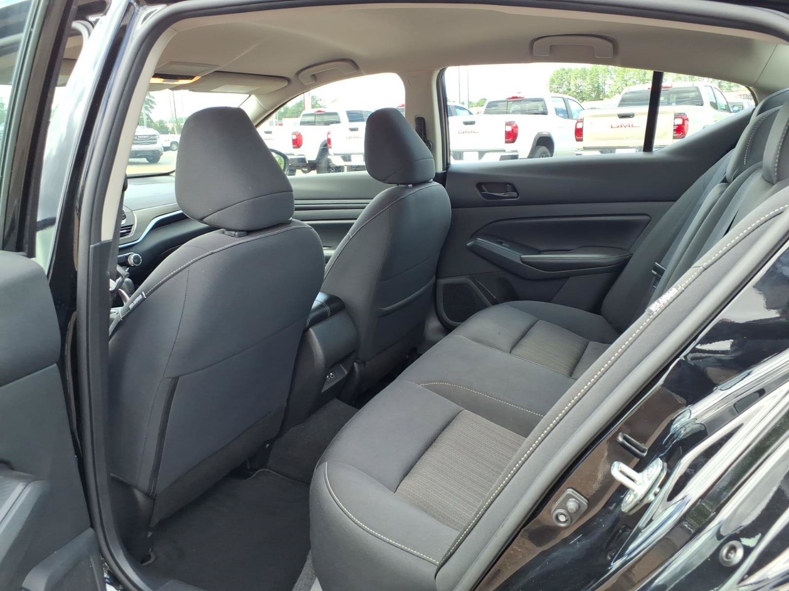Used 2024 Nissan Altima 2.5 SV FWD image 23