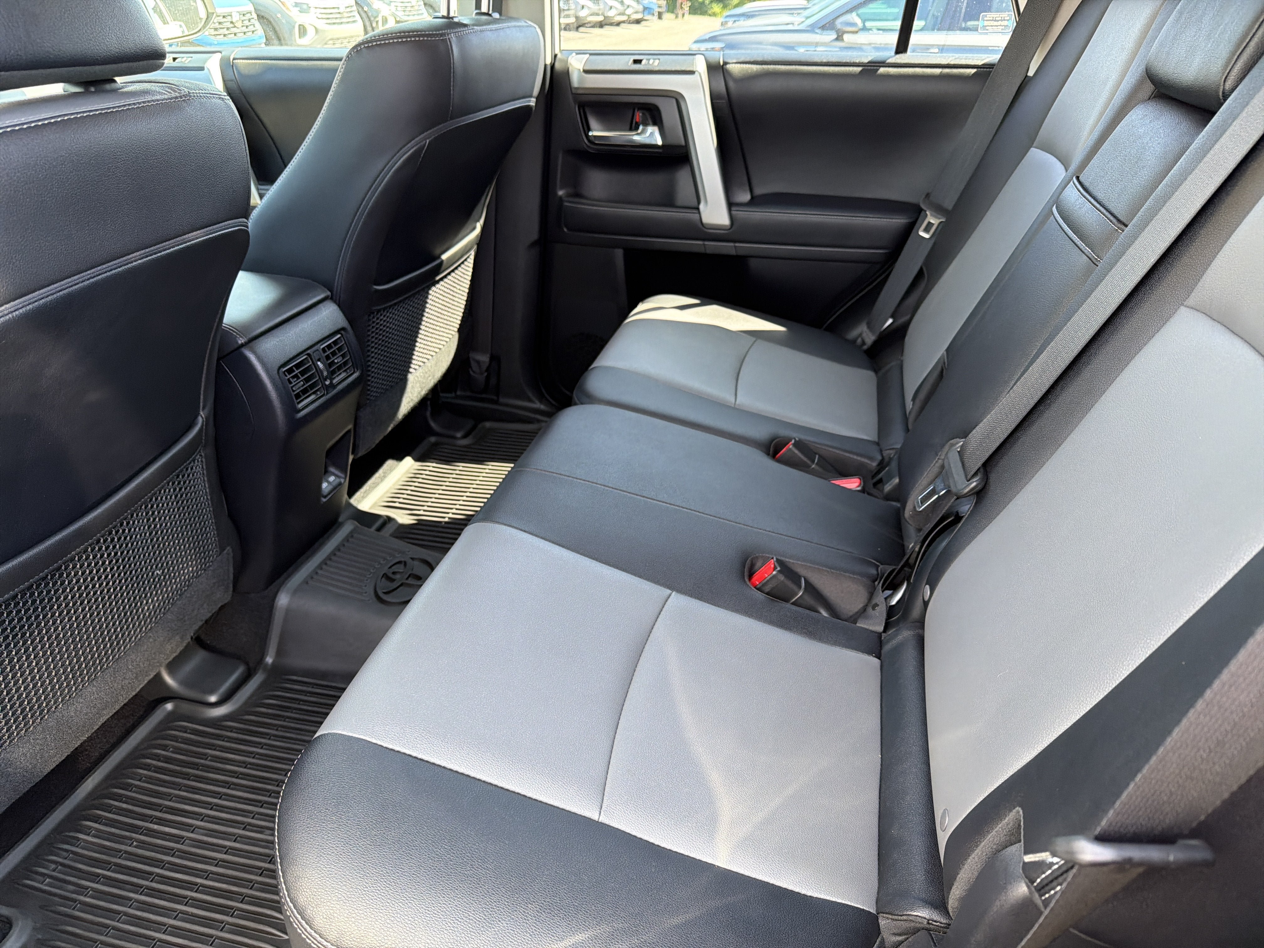 Used 2023 Toyota 4Runner SR5 Premium w/ Moonroof Package AWD/4WD image 25