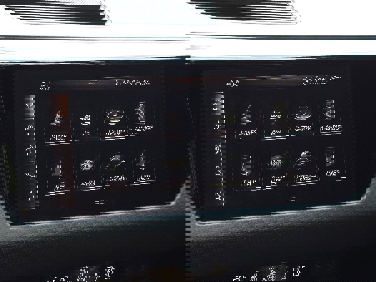 Used 2024 Audi e-tron GT Premium Plus w/ Performance Package image 50