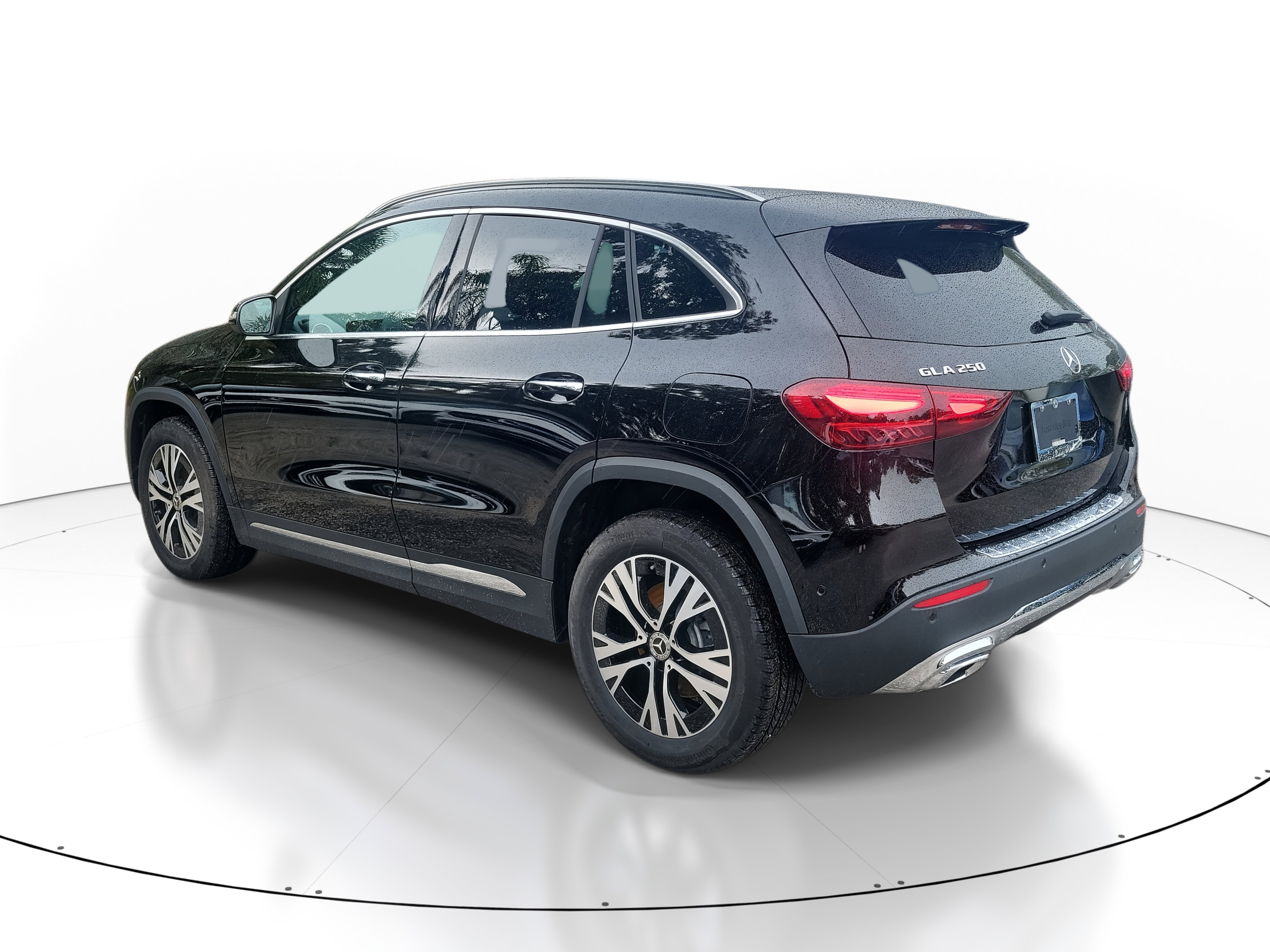 Certified 2025 Mercedes-Benz GLA 250 image 3