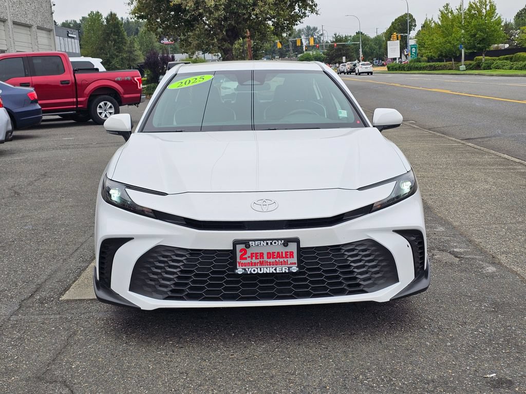 Used 2025 Toyota Camry SE FWD image 2