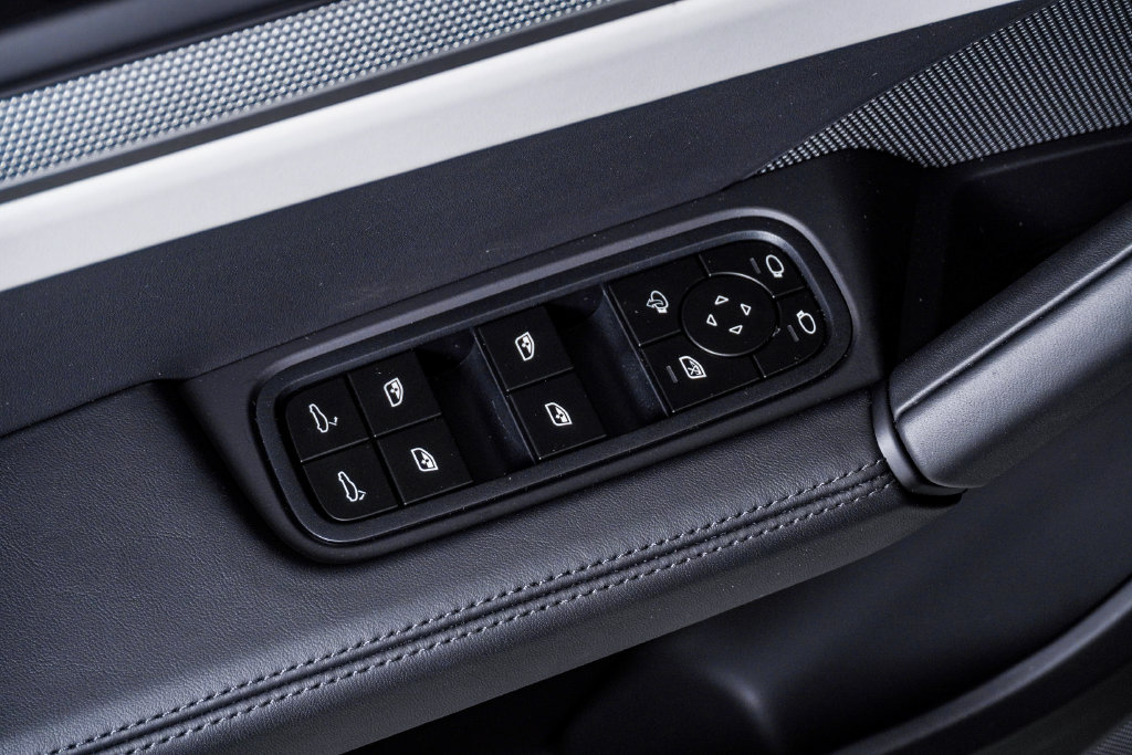 New 2026 Porsche Cayenne GTS AWD/4WD image 26