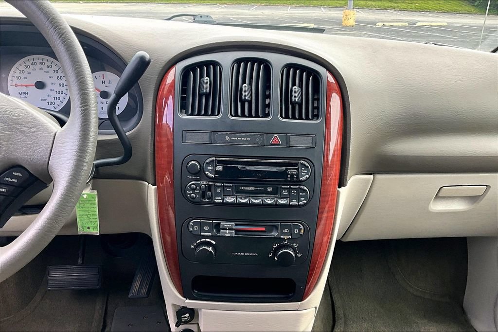 Used 2005 Chrysler Town & Country w/ Popular Equipment Group I FWD image 27