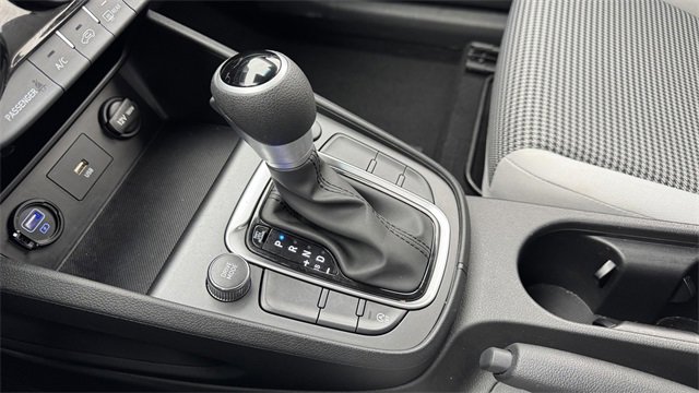 Used 2023 Hyundai Kona SE image 28