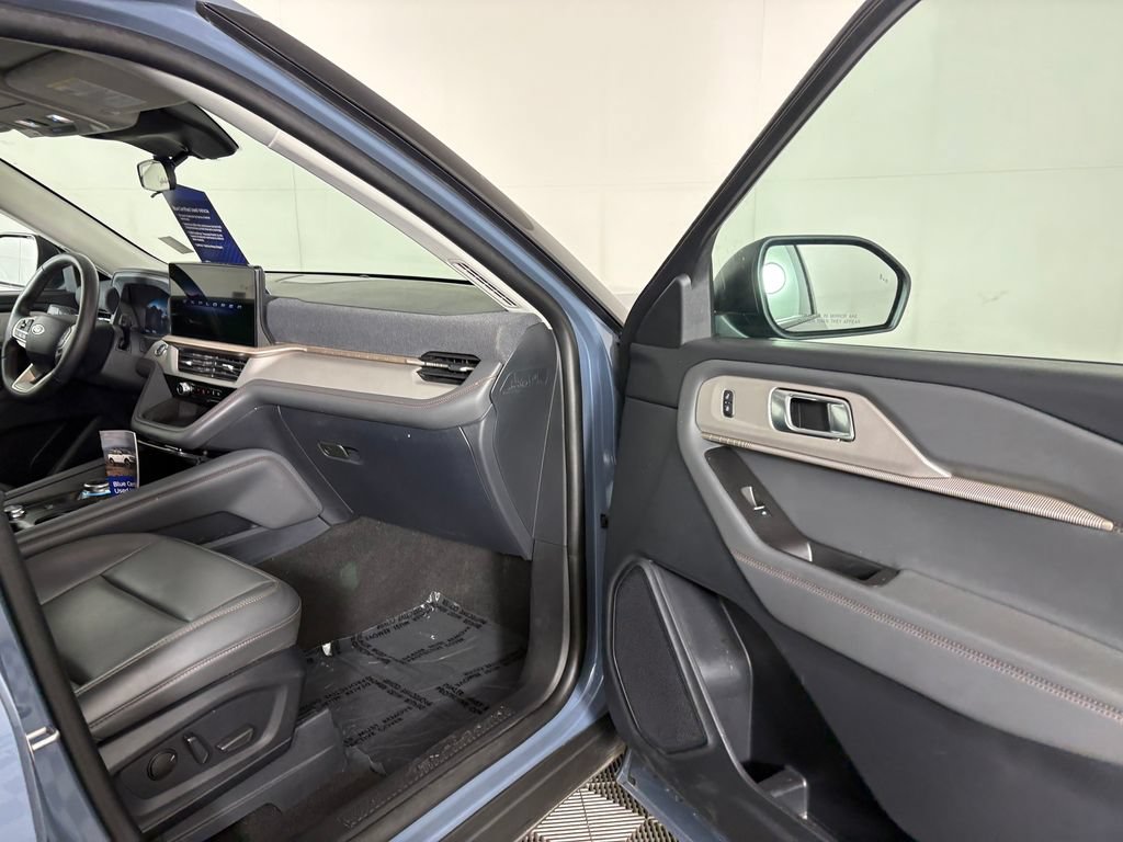 Certified 2025 Ford Explorer Active w/ Active Comfort Package AWD/4WD image 38