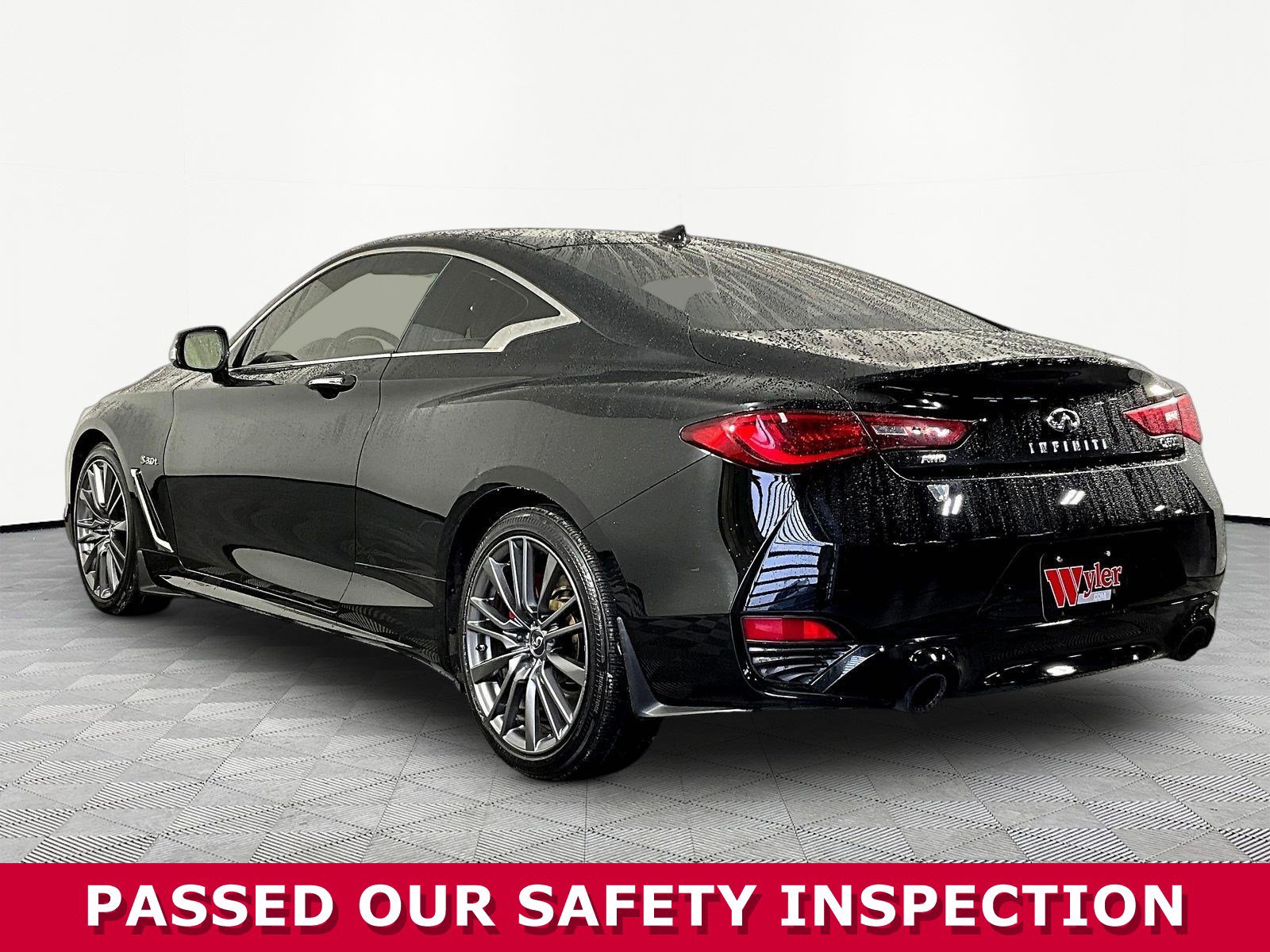 Used 2017 INFINITI Q60 Red Sport 400 AWD/4WD image 4
