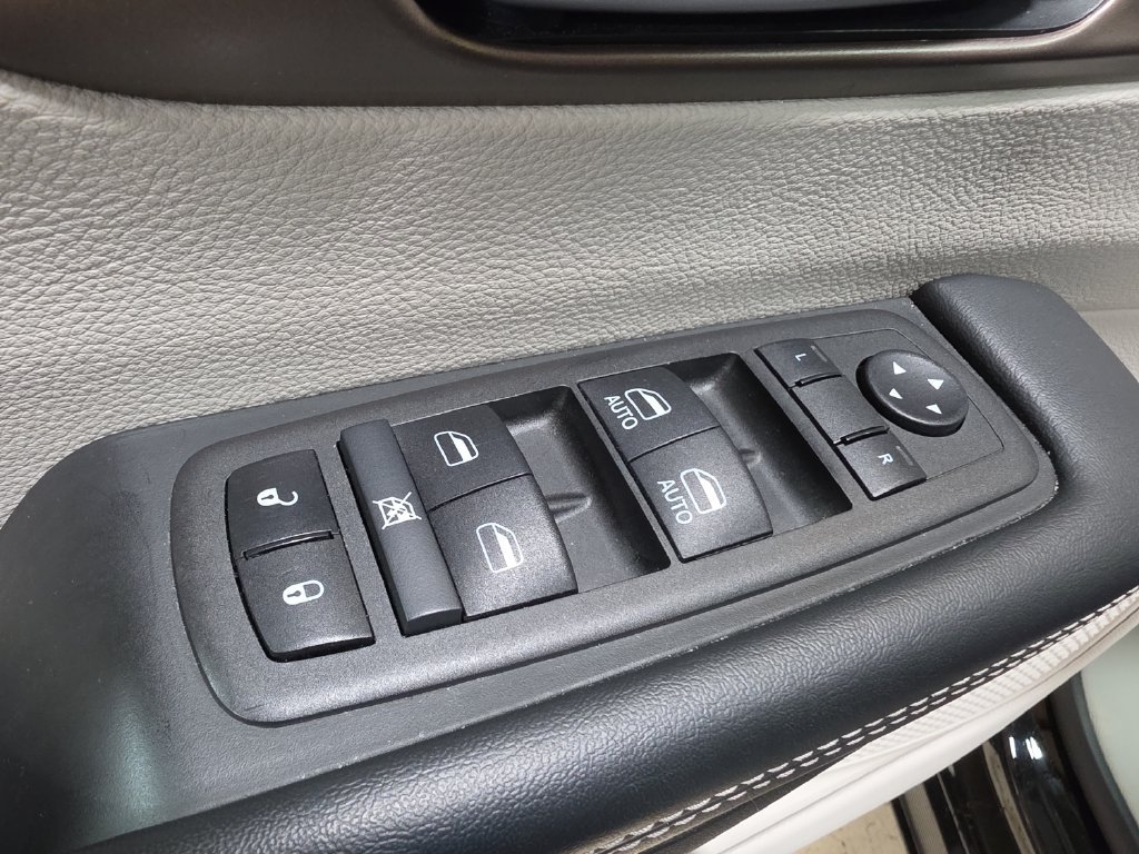 Used 2024 Chrysler Voyager LX FWD image 14