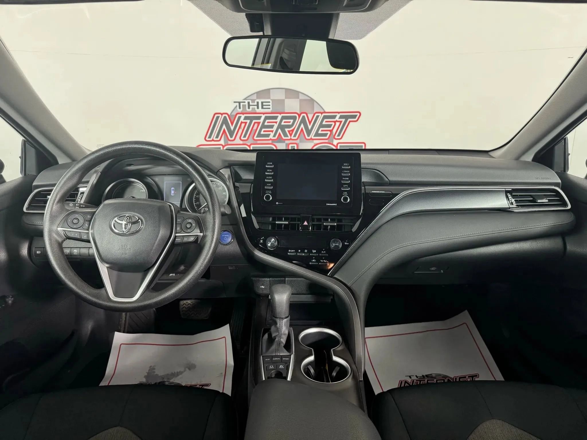 Used 2021 Toyota Camry LE image 11