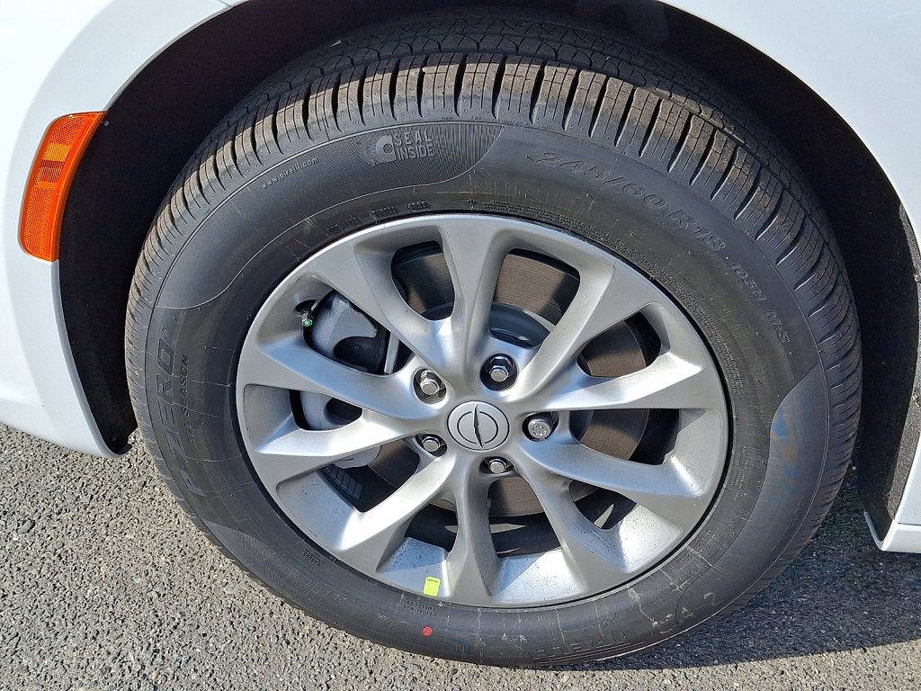 New 2026 Chrysler Pacifica Select AWD/4WD image 18