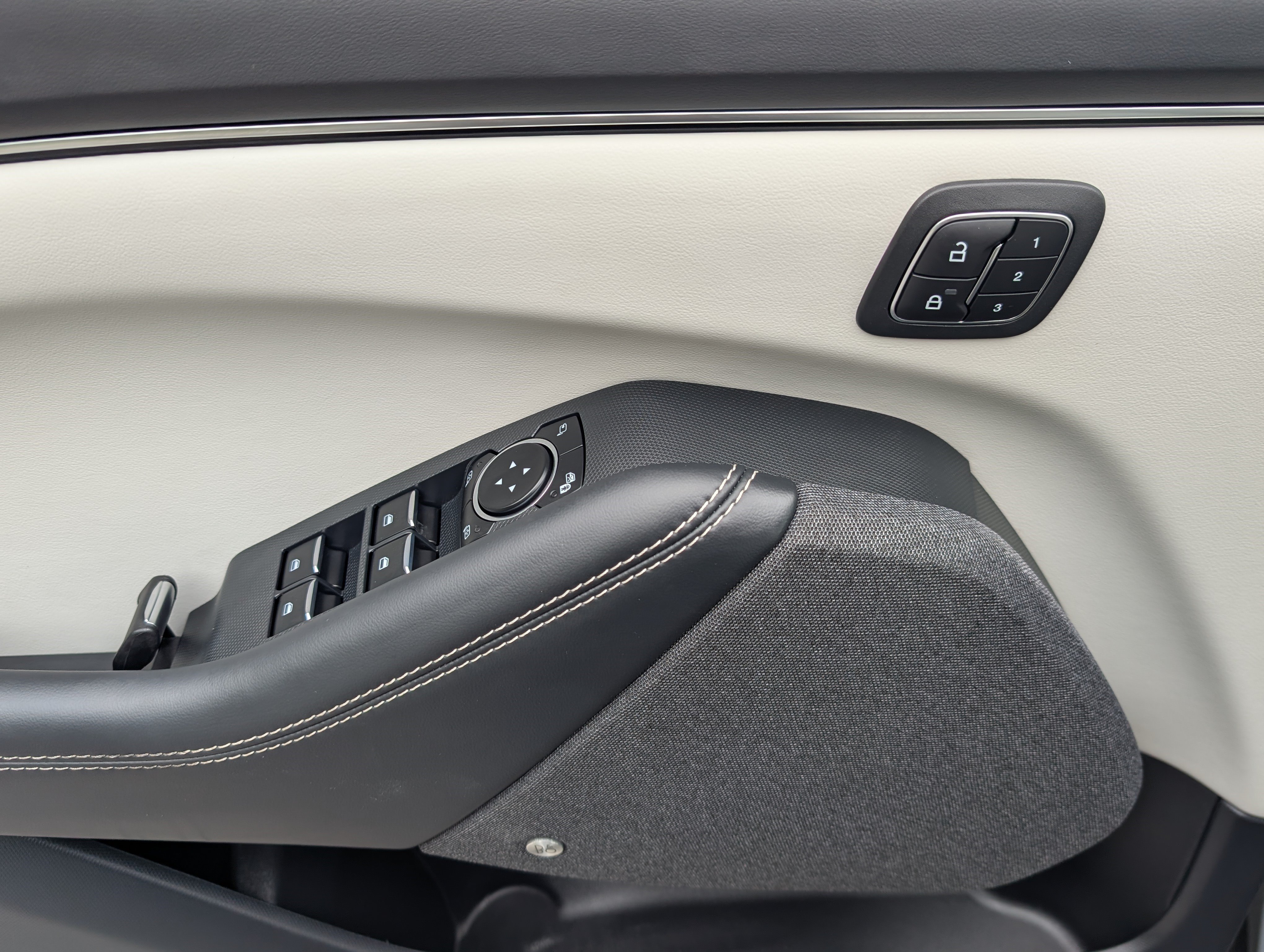 Used 2025 Ford Mustang Mach-E Premium RWD image 15