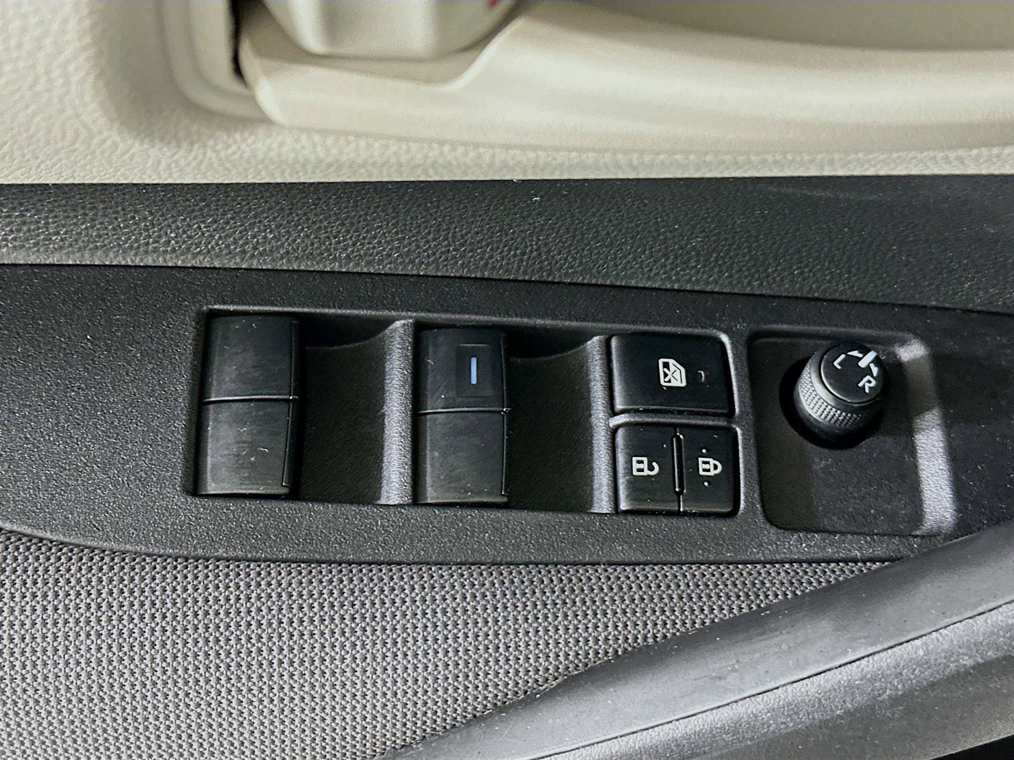 Used 2023 Toyota Corolla LE image 14