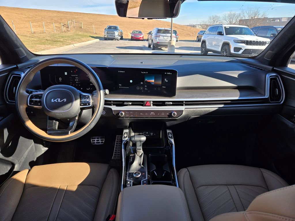Used 2025 Kia Sorento SX Prestige w/ Olive Brown Leather Package image 17