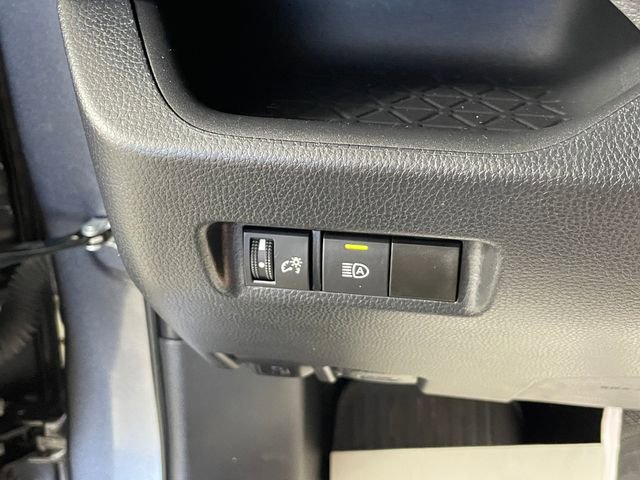 Used 2021 Toyota RAV4 LE AWD/4WD image 15