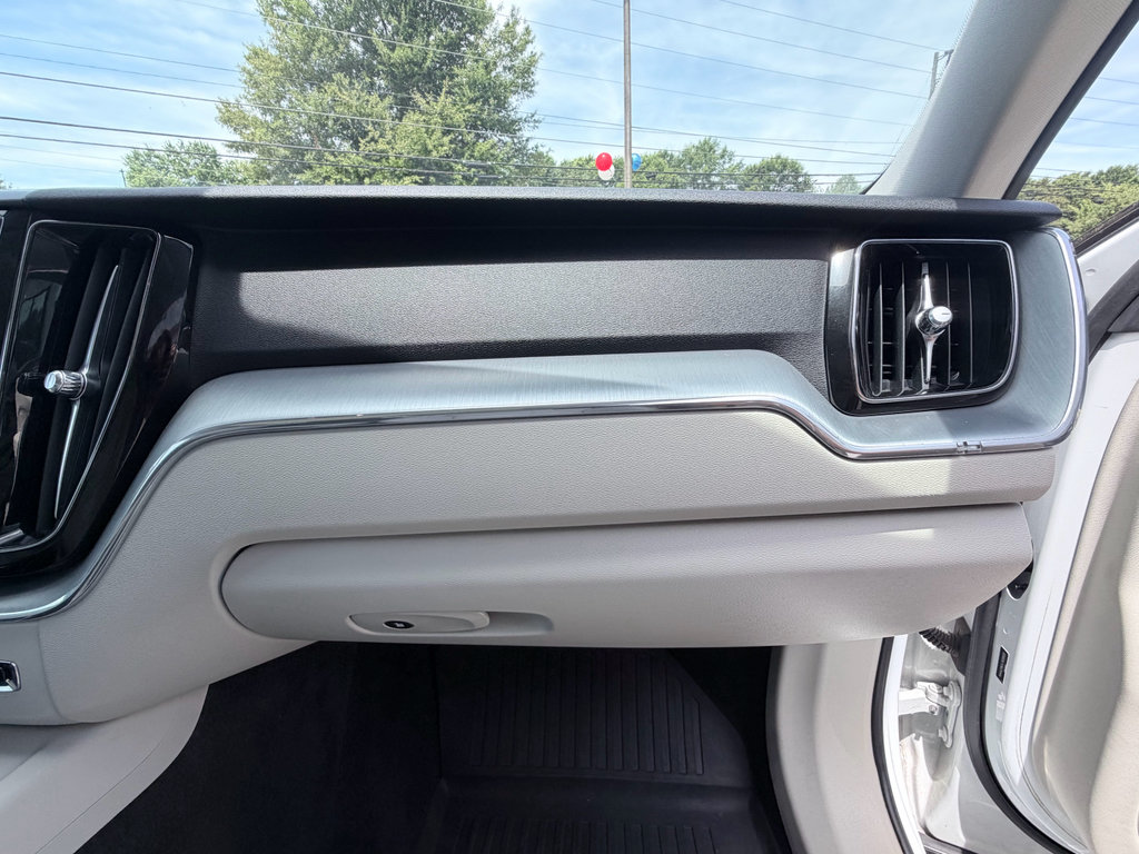 Used 2018 Volvo XC60 T6 Momentum w/ Convenience Package AWD/4WD image 20