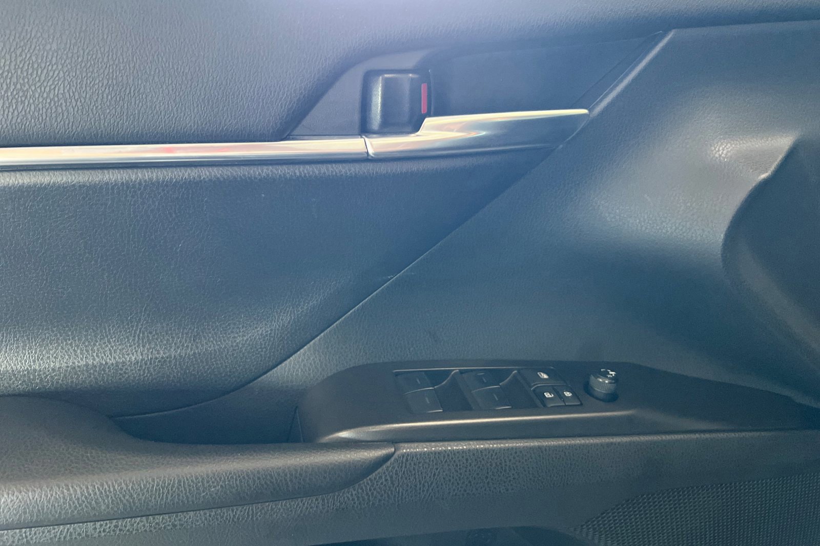 Used 2024 Toyota Camry SE image 11