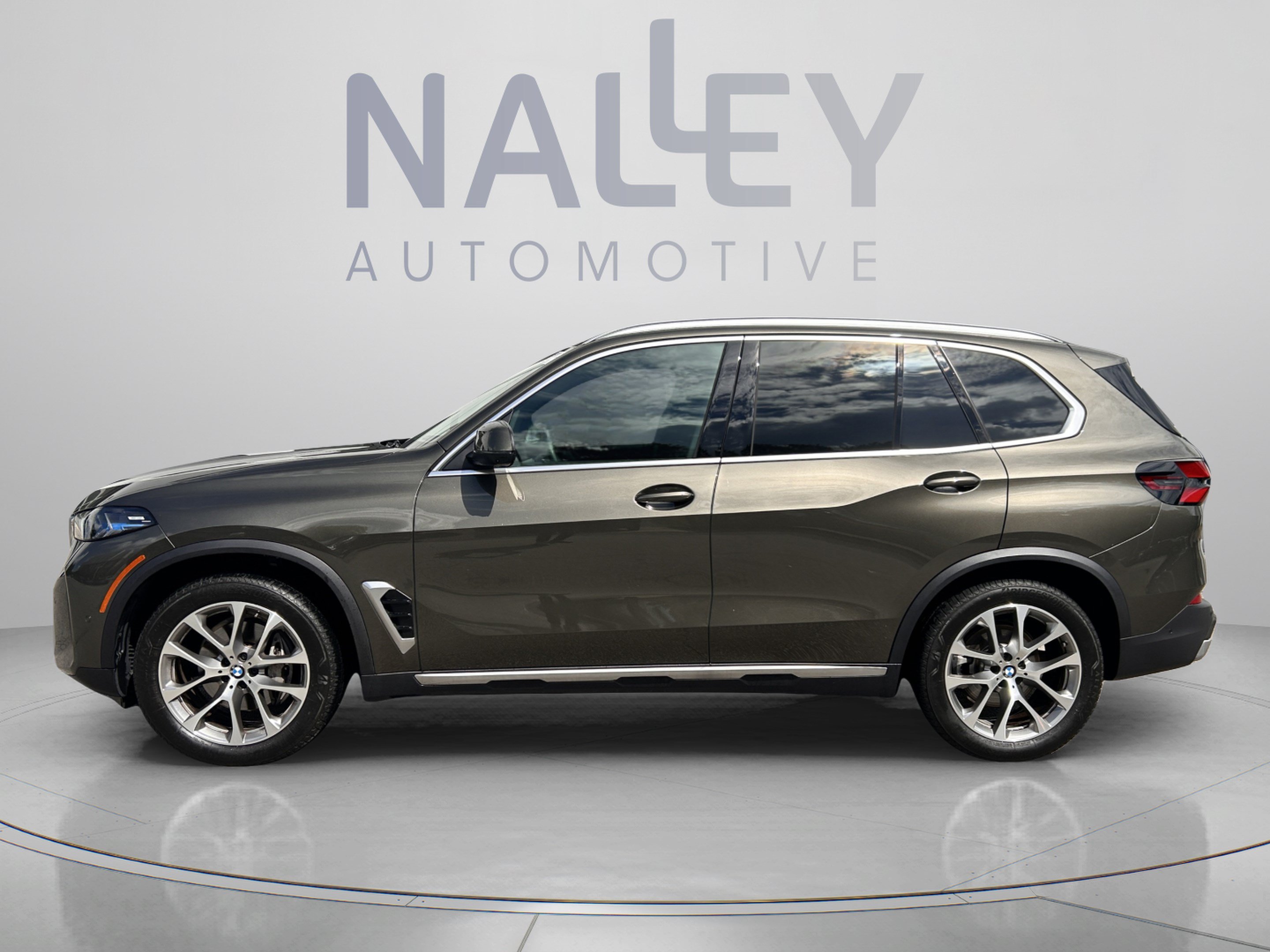 Certified 2026 BMW X5 xDrive40i AWD/4WD image 2