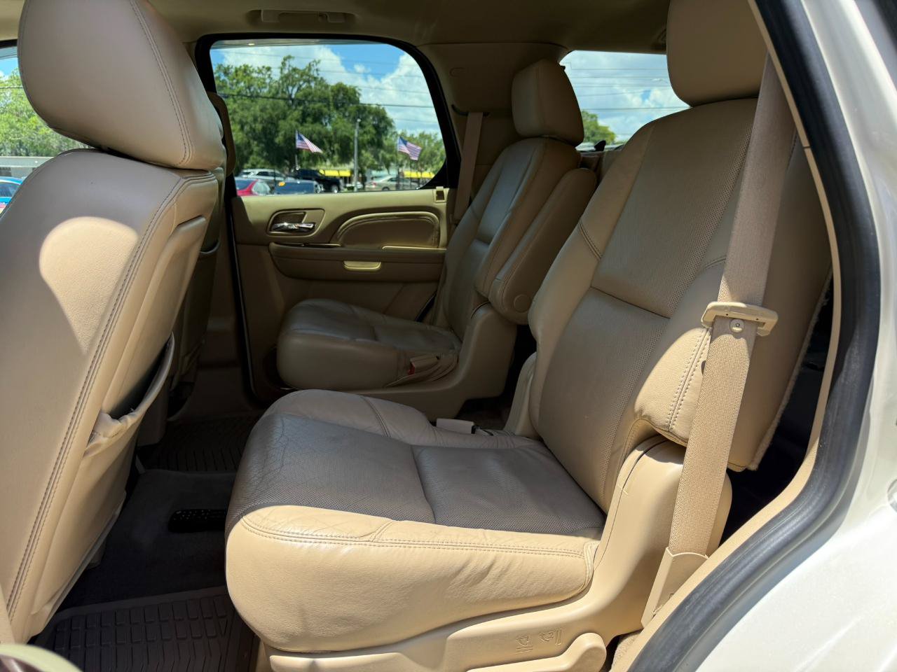 Used 2011 Cadillac Escalade Premium AWD/4WD image 26