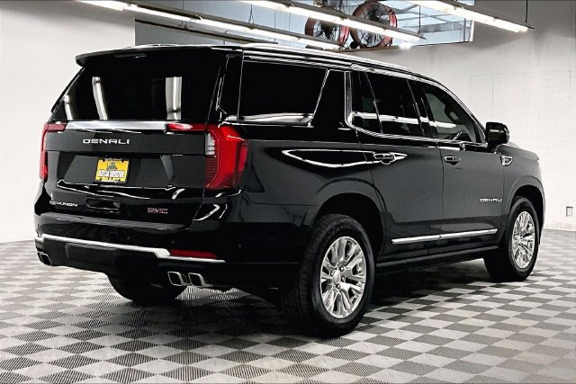 Used 2026 GMC Yukon Denali w/ Sun & Power Step Package AWD/4WD image 13