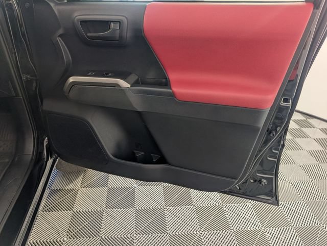 Used 2021 Toyota Tacoma SR5 RWD image 31