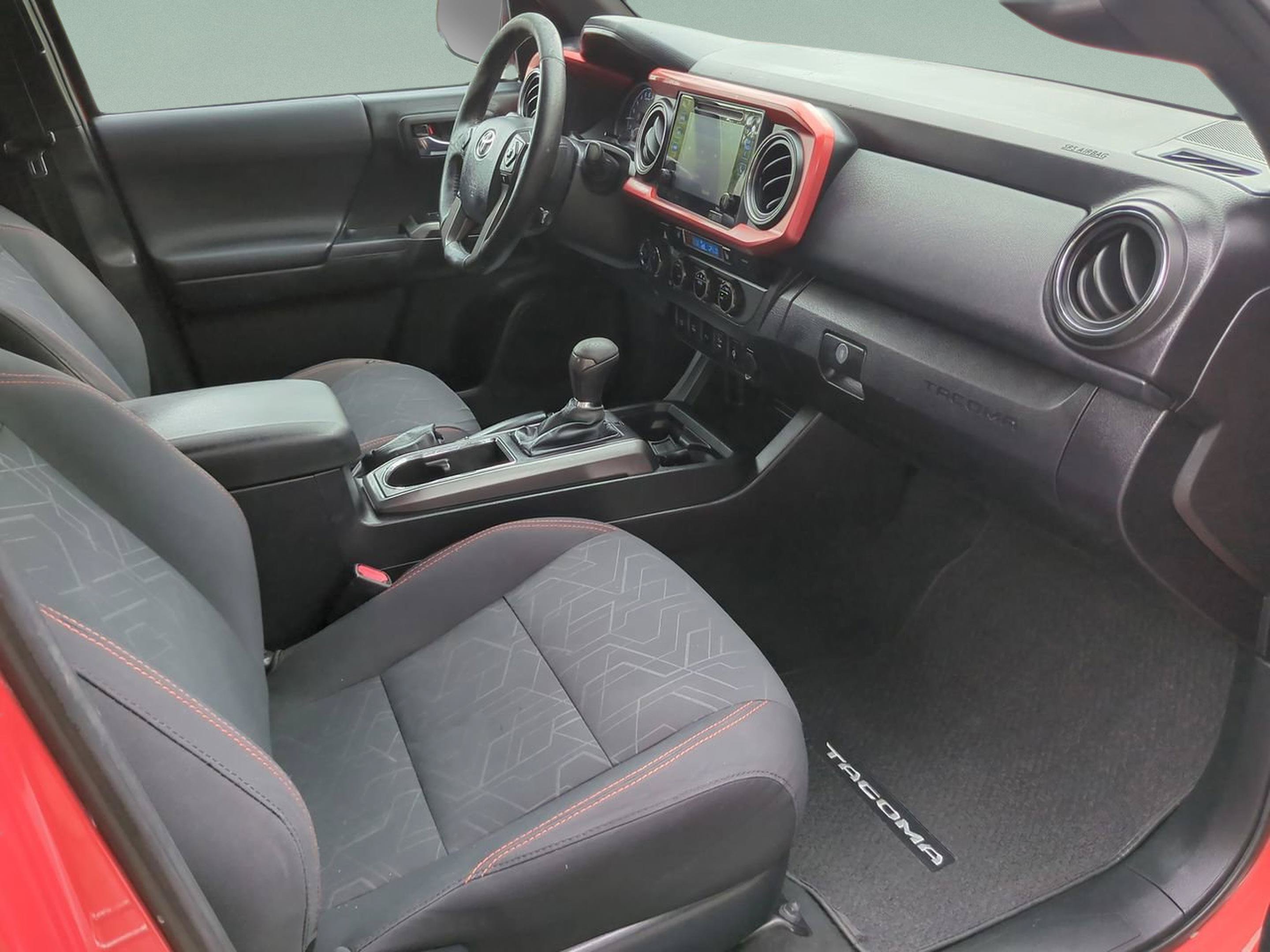 Used 2016 Toyota Tacoma TRD Sport w/ Premium & Technology Package AWD/4WD image 19