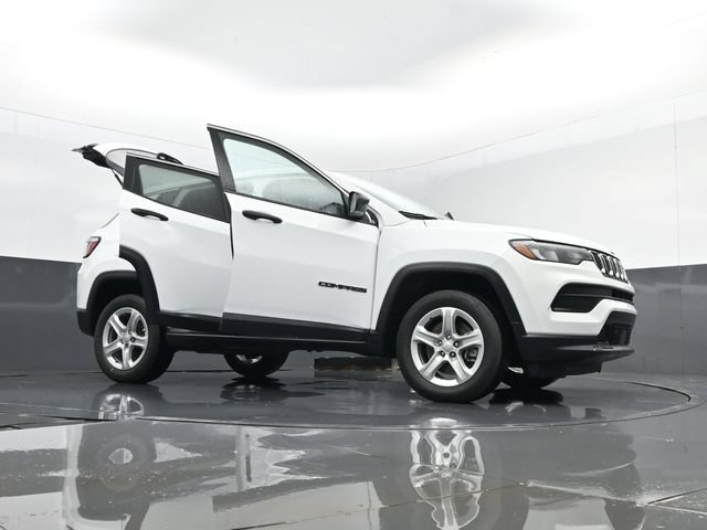 Used 2023 Jeep Compass Sport AWD/4WD image 30