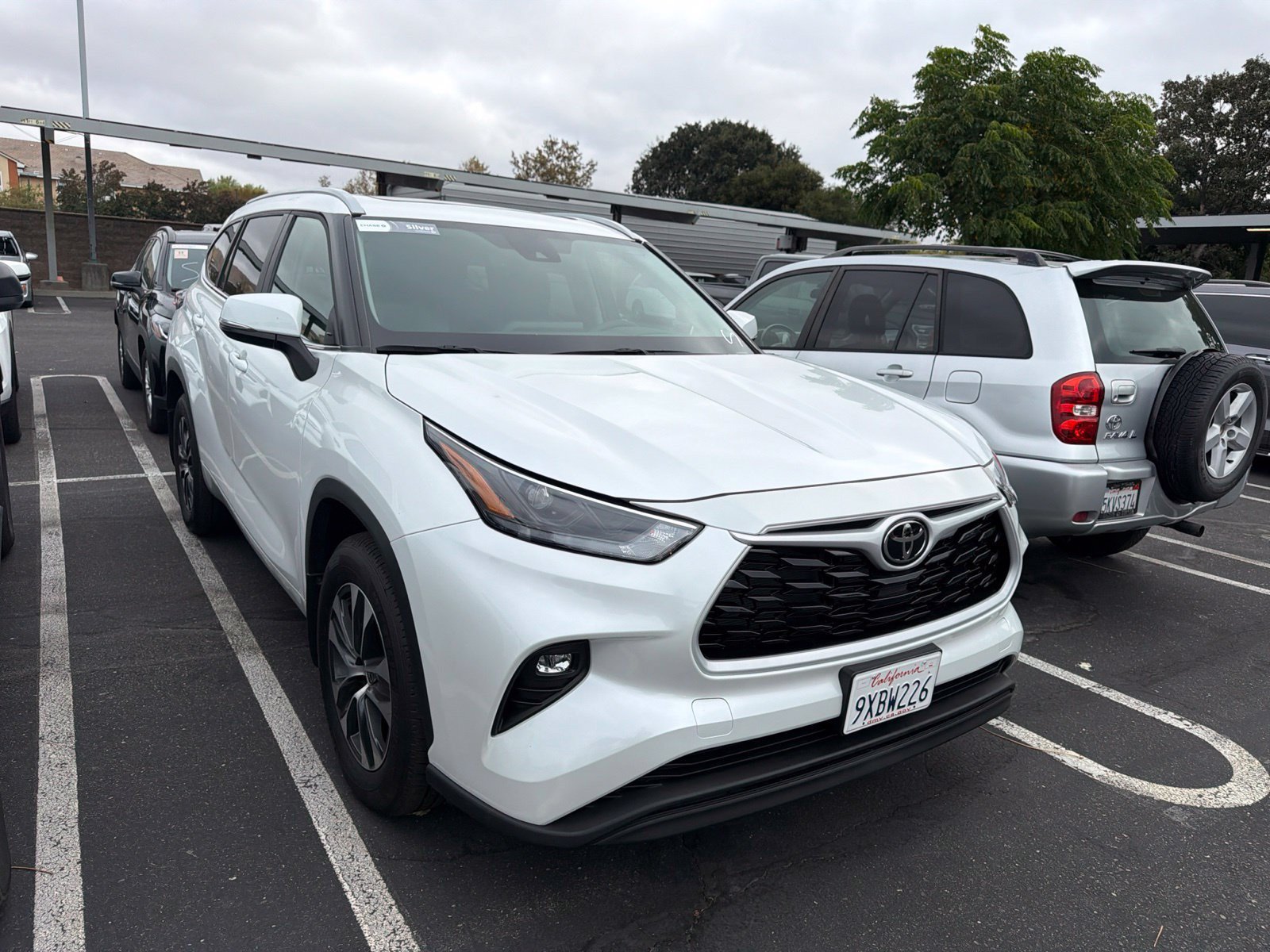 Used 2026 Toyota Highlander XLE AWD/4WD image 2