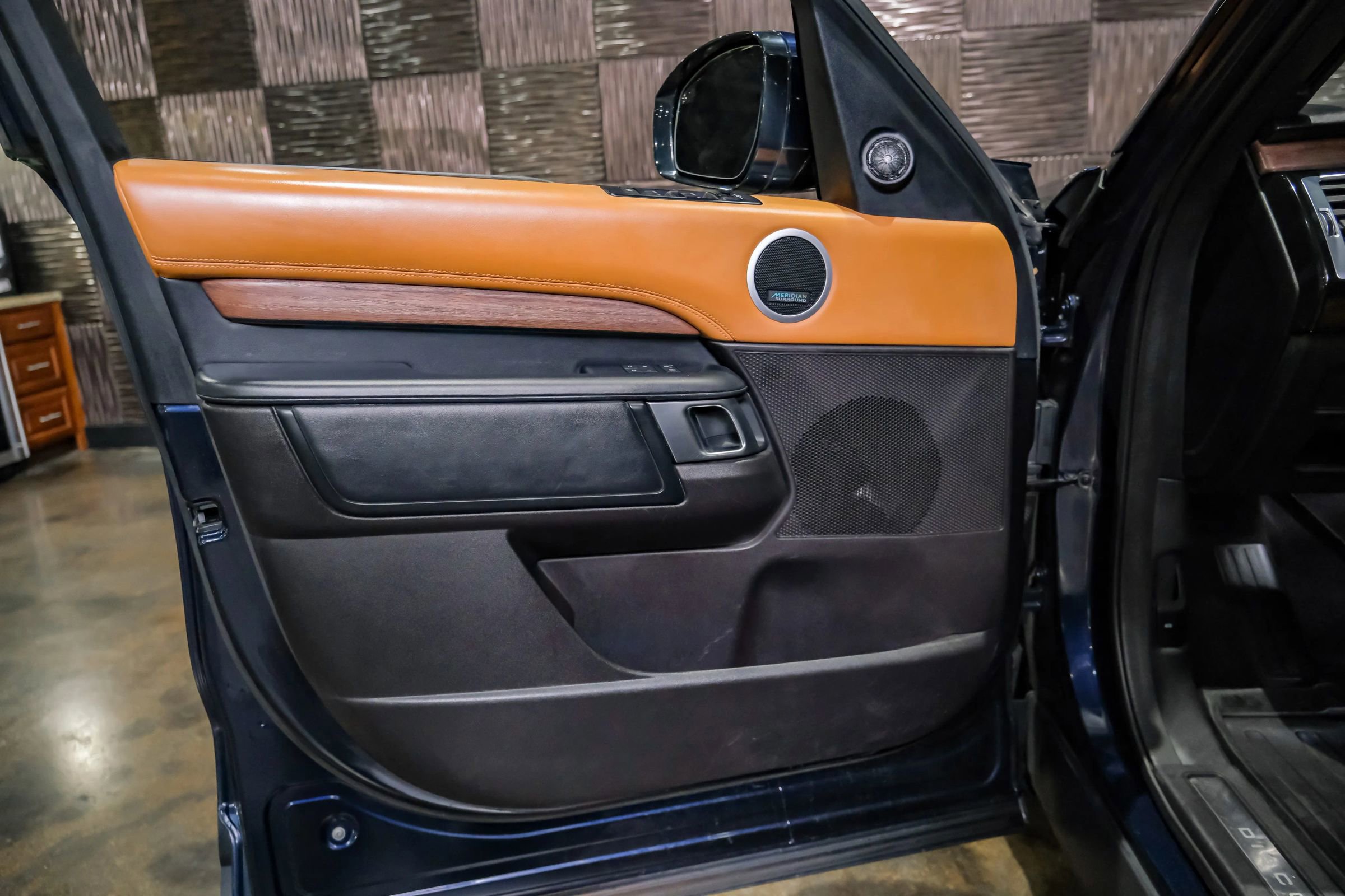 Used 2019 Land Rover Discovery HSE Luxury image 38