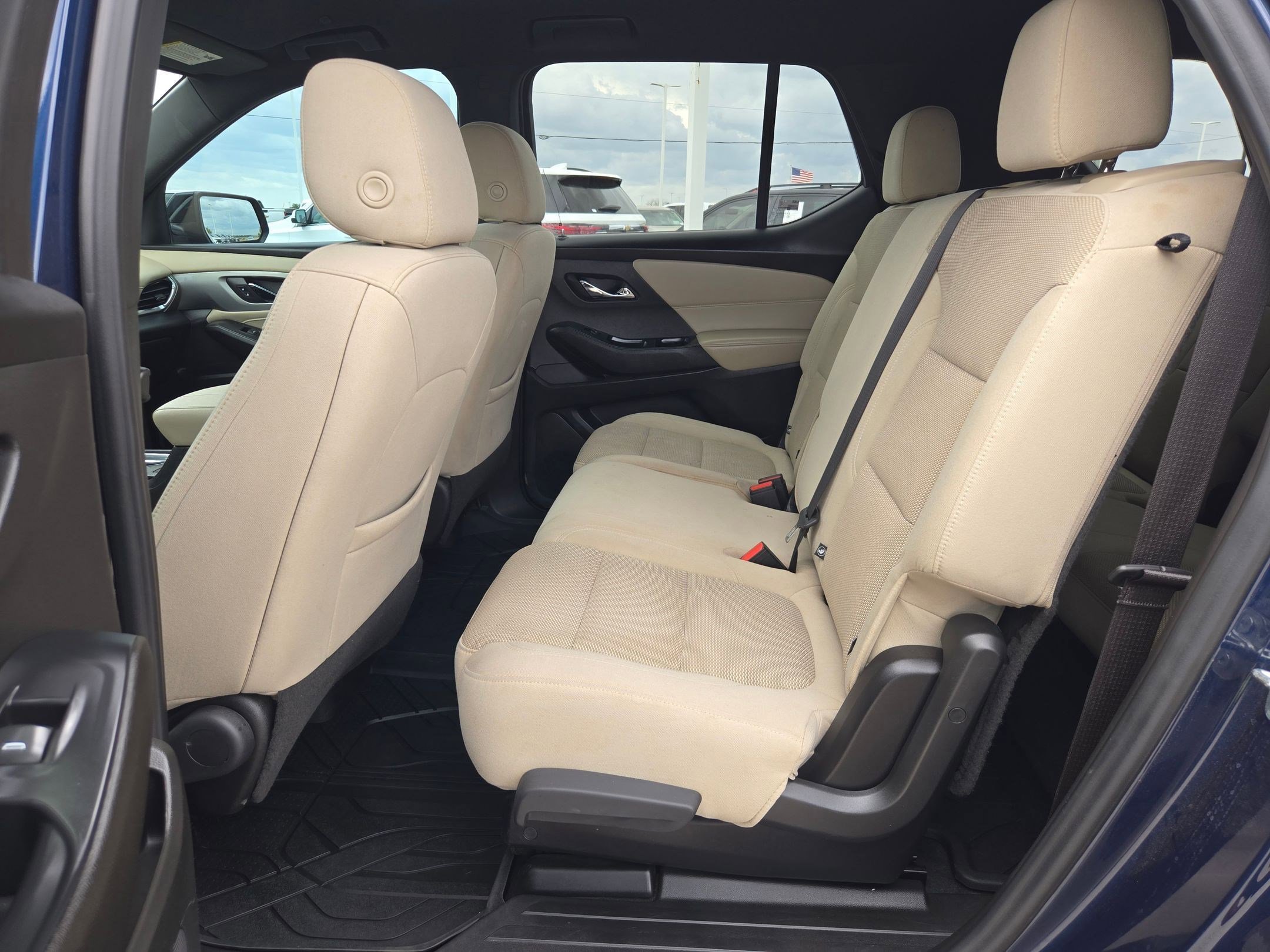 Used 2022 Chevrolet Traverse LS image 13