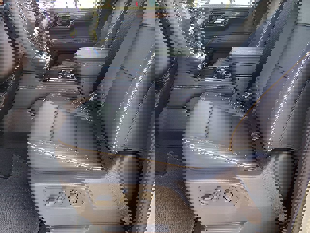 New 2026 GMC Yukon Elevation image 20