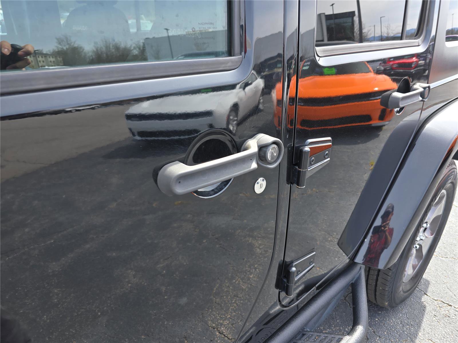 Used 2018 Jeep Wrangler Unlimited Sahara w/ Connectivity Group image 12