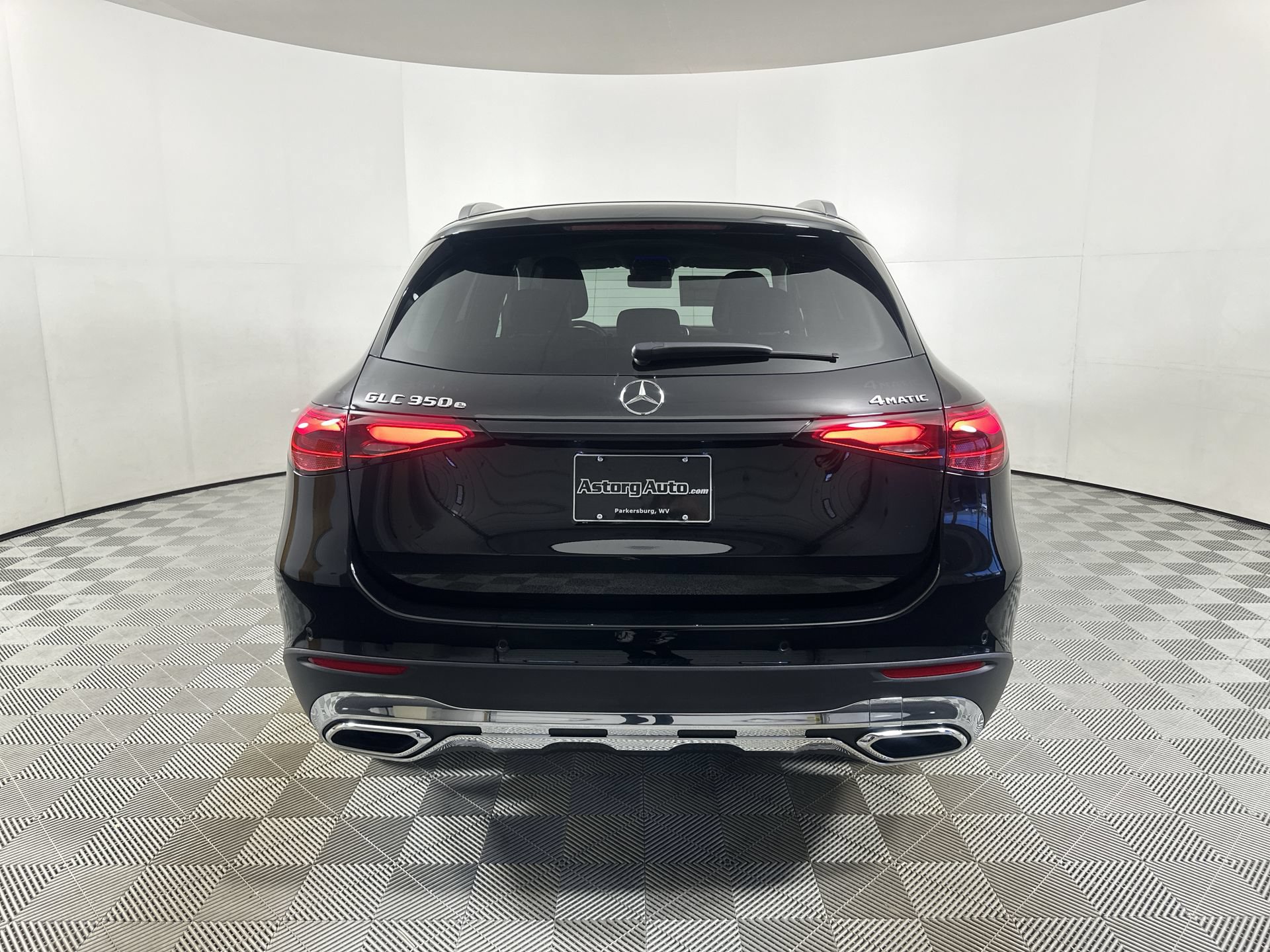 Used 2025 Mercedes-Benz GLC 350e 4MATIC image 7