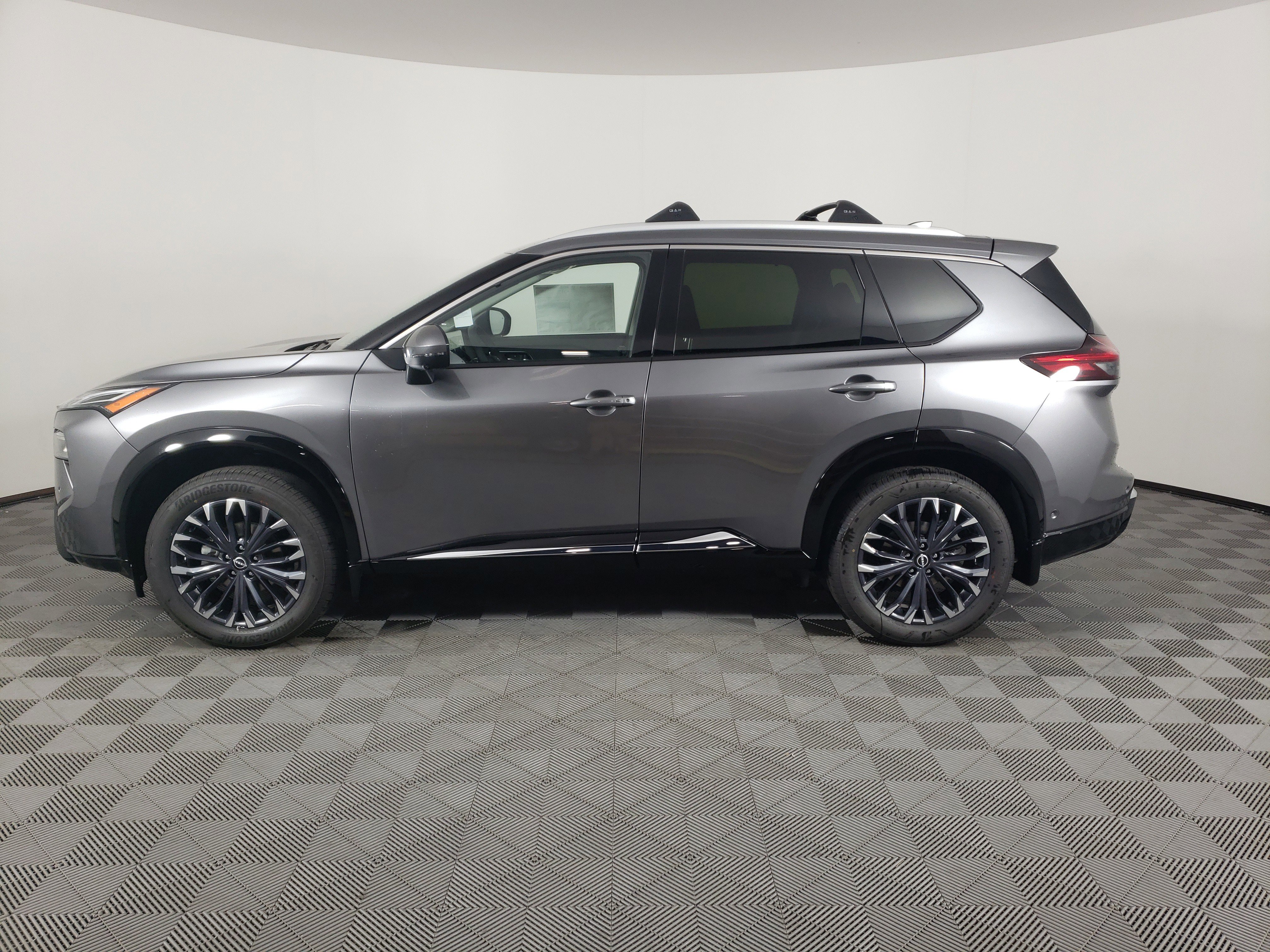 New 2026 Nissan Rogue Platinum image 3