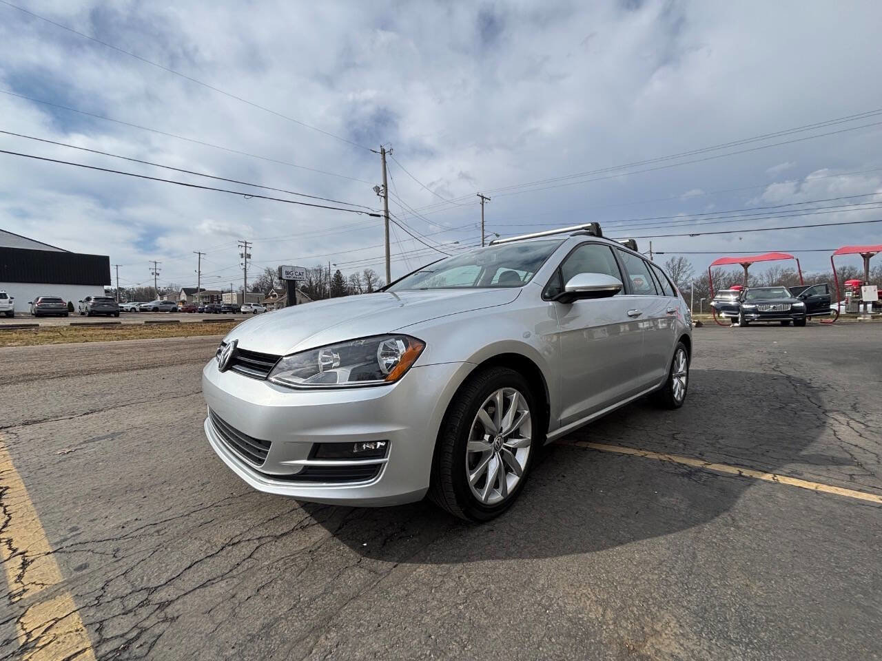 Used 2016 Volkswagen Golf SE image 1