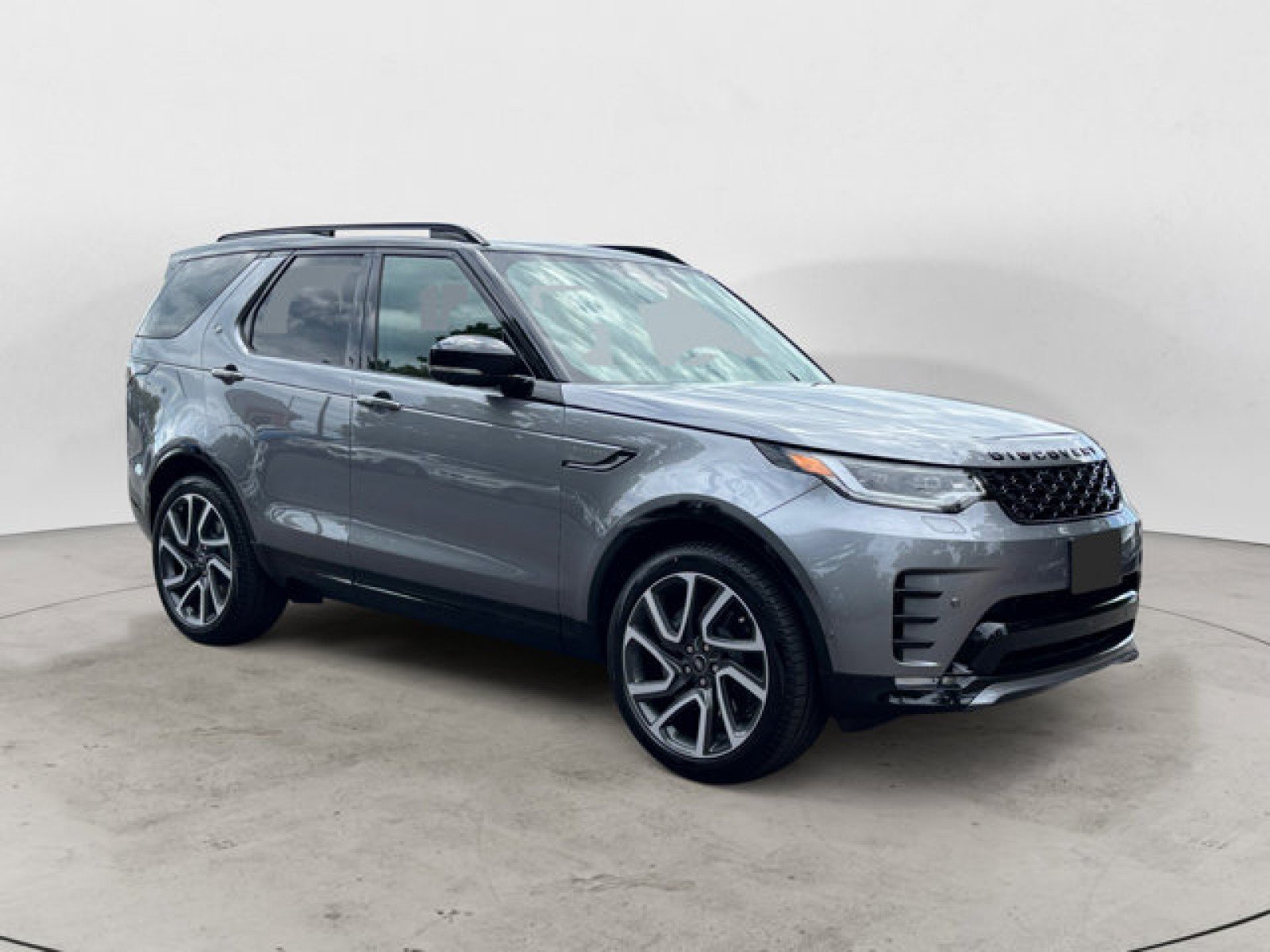 Used 2025 Land Rover Discovery Dynamic SE AWD/4WD image 2